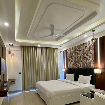 Hotel Maple Tree - Near Ekana Cricket Stadium - לקנאו מראה חיצוני תמונה
