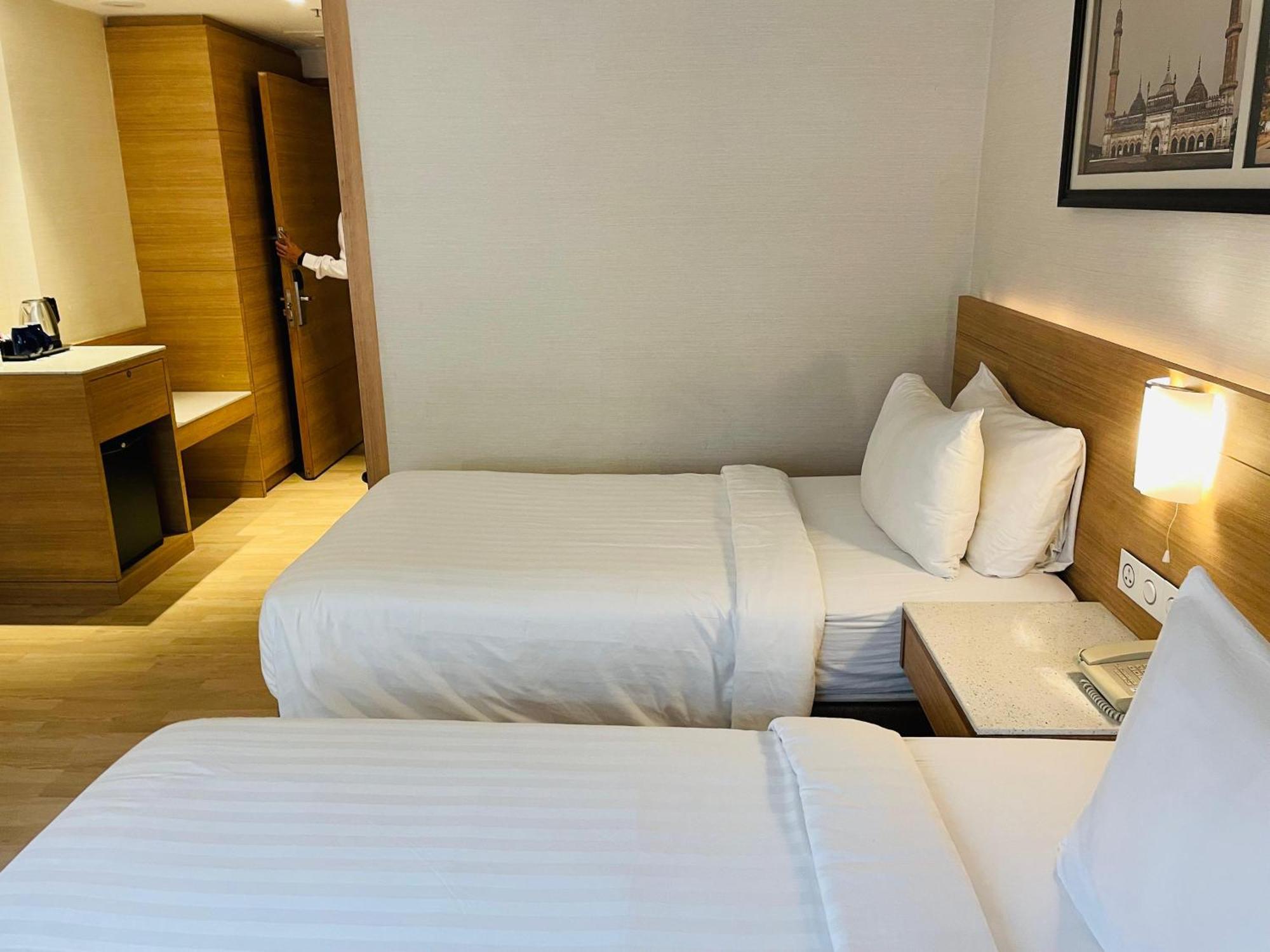 Hotel Maple Tree - Near Ekana Cricket Stadium - לקנאו מראה חיצוני תמונה