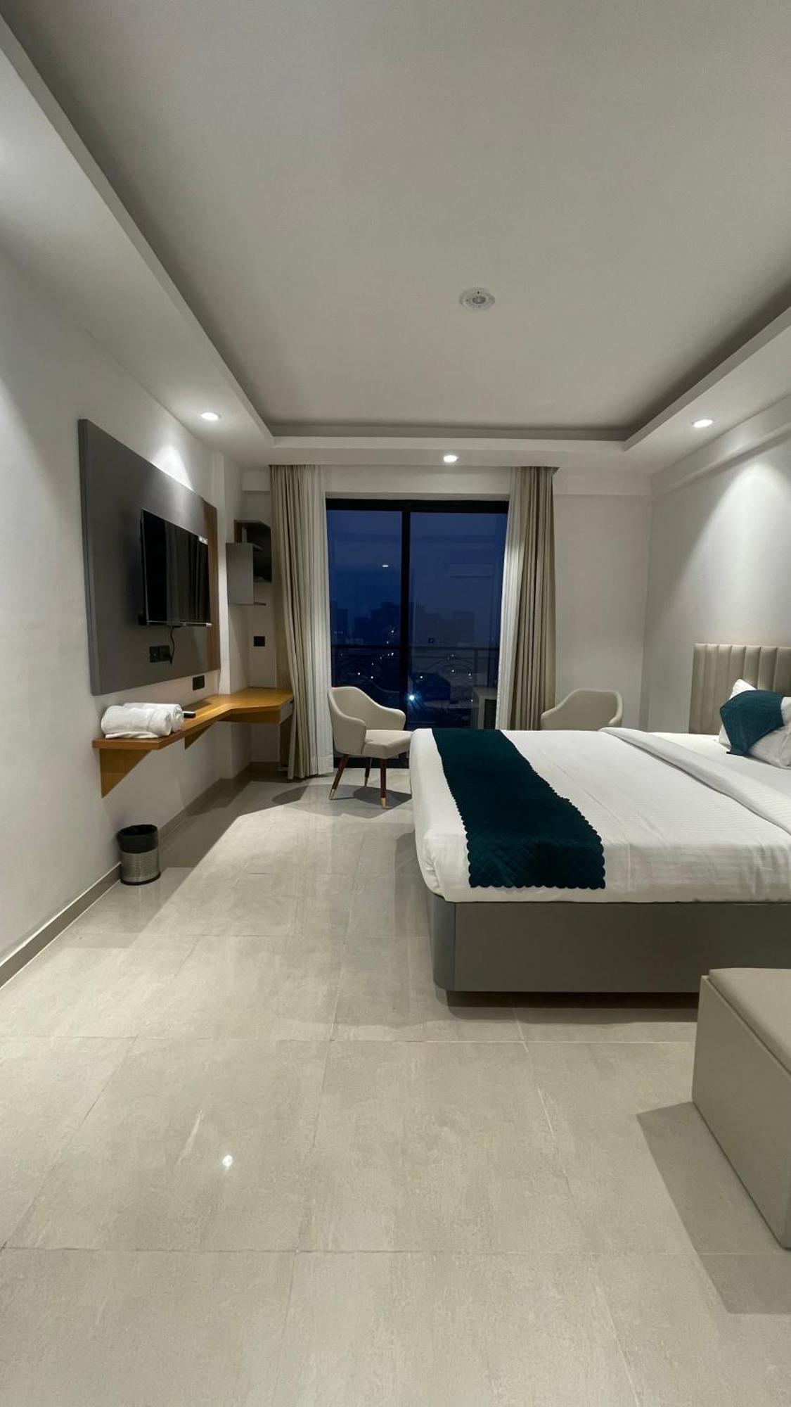 Hotel Maple Tree - Near Ekana Cricket Stadium - לקנאו מראה חיצוני תמונה