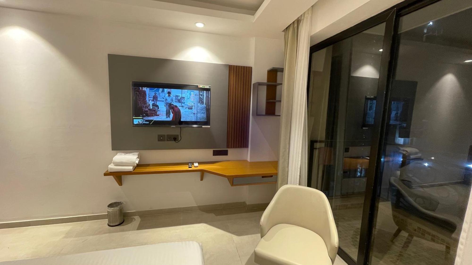 Hotel Maple Tree - Near Ekana Cricket Stadium - לקנאו מראה חיצוני תמונה