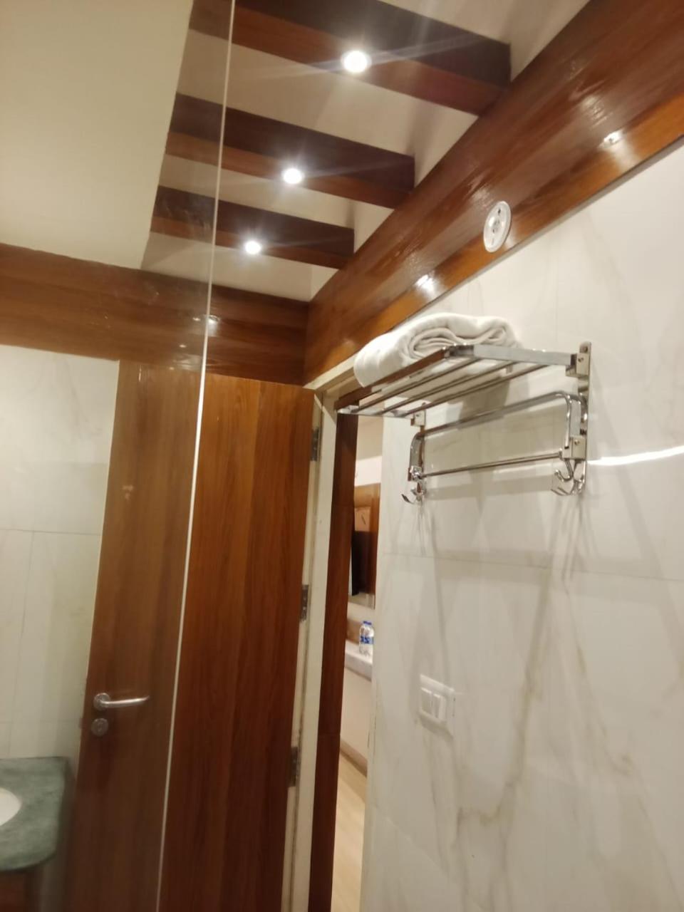 Hotel Maple Tree - Near Ekana Cricket Stadium - לקנאו מראה חיצוני תמונה