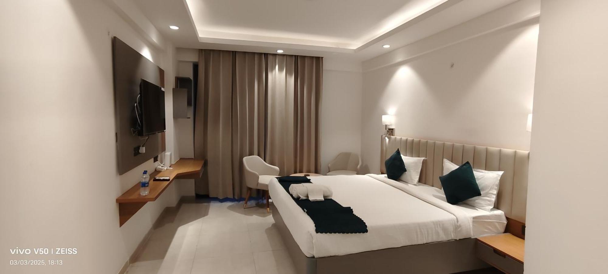 Hotel Maple Tree - Near Ekana Cricket Stadium - לקנאו מראה חיצוני תמונה