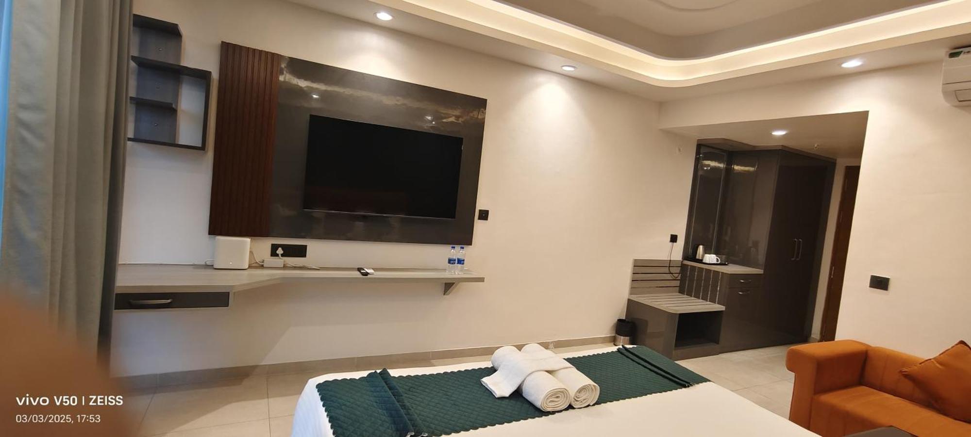 Hotel Maple Tree - Near Ekana Cricket Stadium - לקנאו מראה חיצוני תמונה
