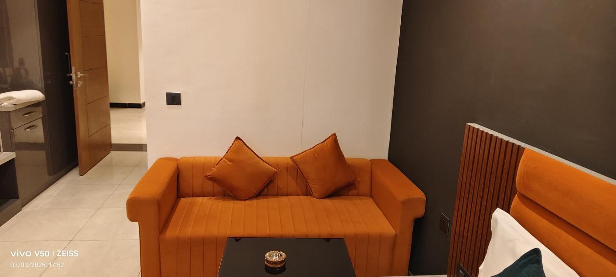 Hotel Maple Tree - Near Ekana Cricket Stadium - לקנאו מראה חיצוני תמונה