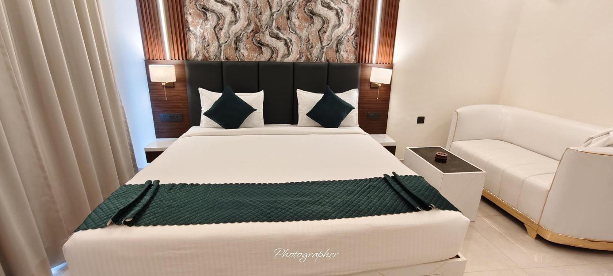 Hotel Maple Tree - Near Ekana Cricket Stadium - לקנאו מראה חיצוני תמונה