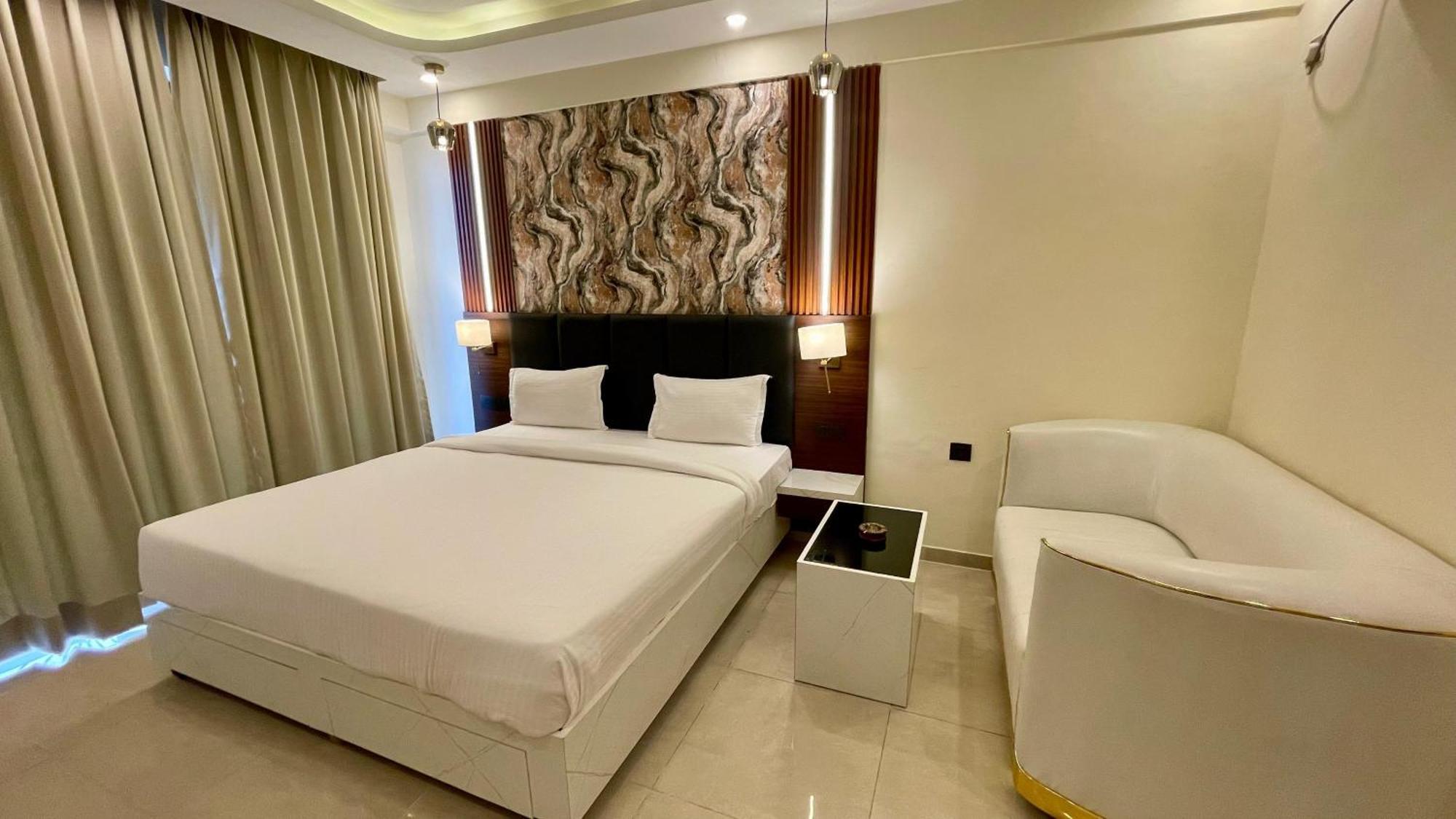 Hotel Maple Tree - Near Ekana Cricket Stadium - לקנאו מראה חיצוני תמונה