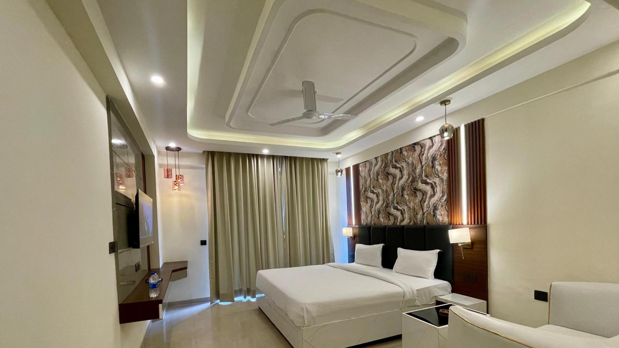 Hotel Maple Tree - Near Ekana Cricket Stadium - לקנאו מראה חיצוני תמונה