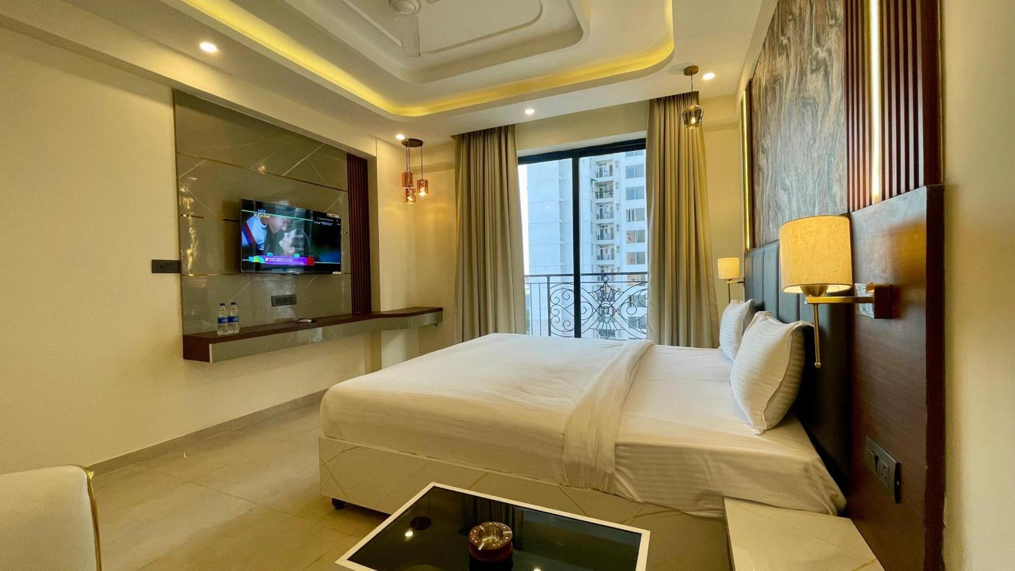 Hotel Maple Tree - Near Ekana Cricket Stadium - לקנאו מראה חיצוני תמונה
