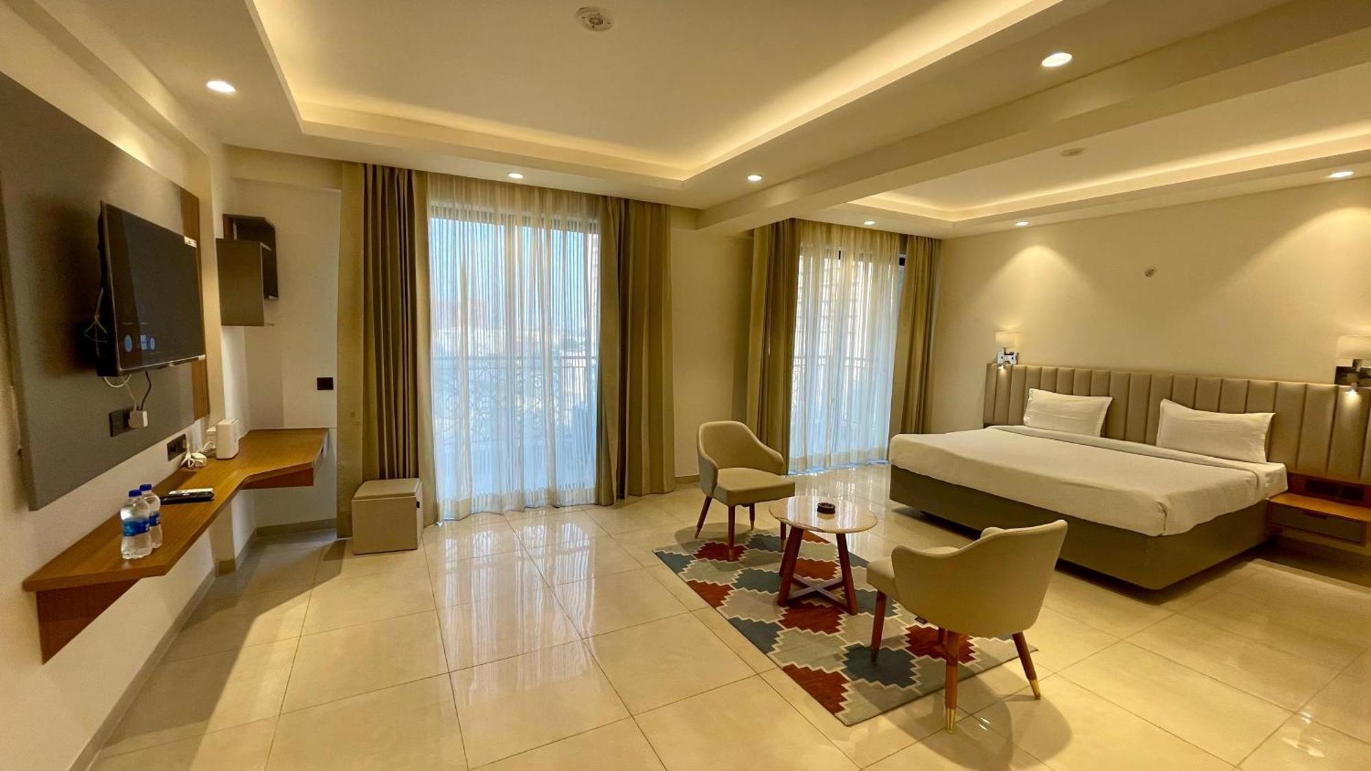 Hotel Maple Tree - Near Ekana Cricket Stadium - לקנאו מראה חיצוני תמונה